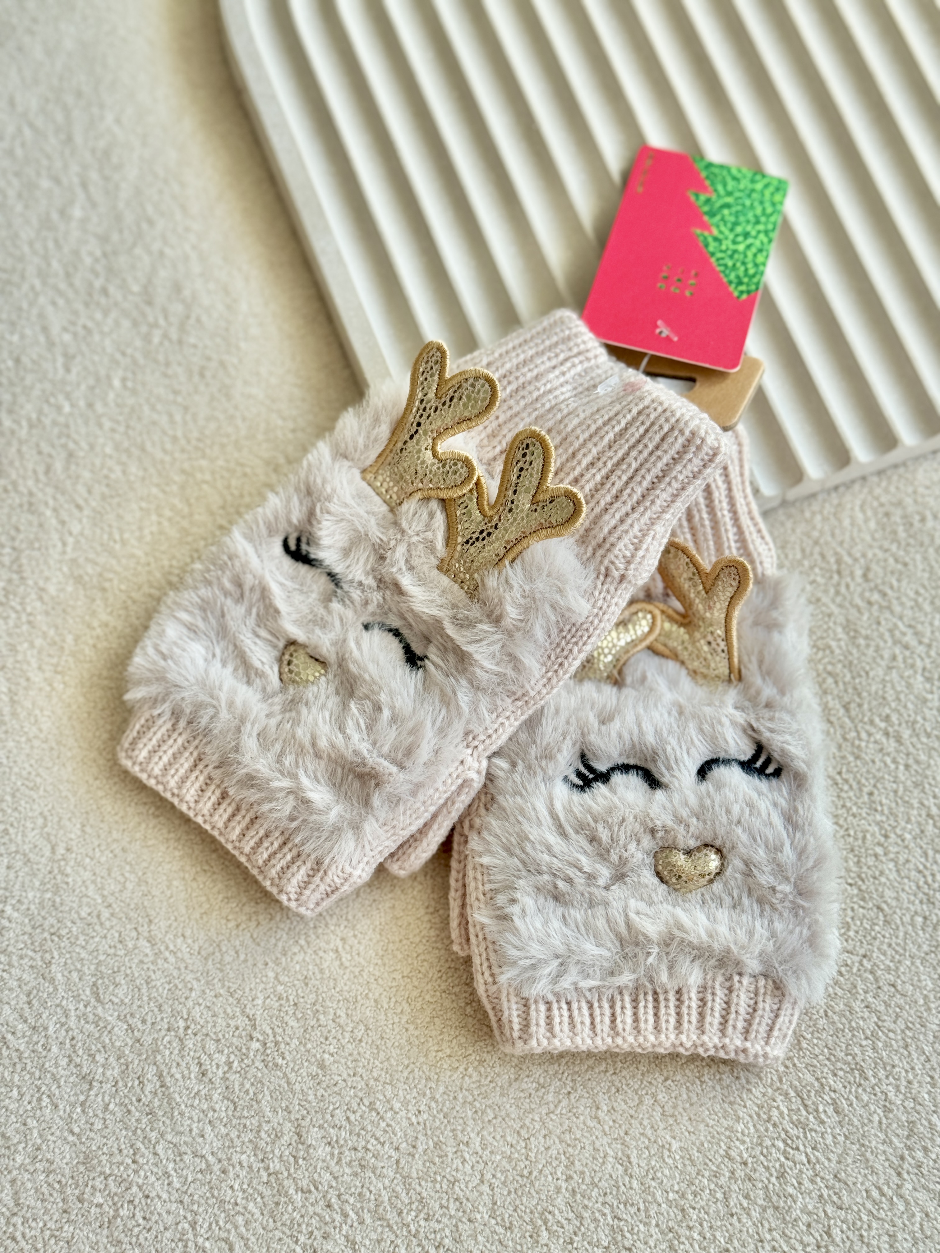 دستکش‌طرج گوزن