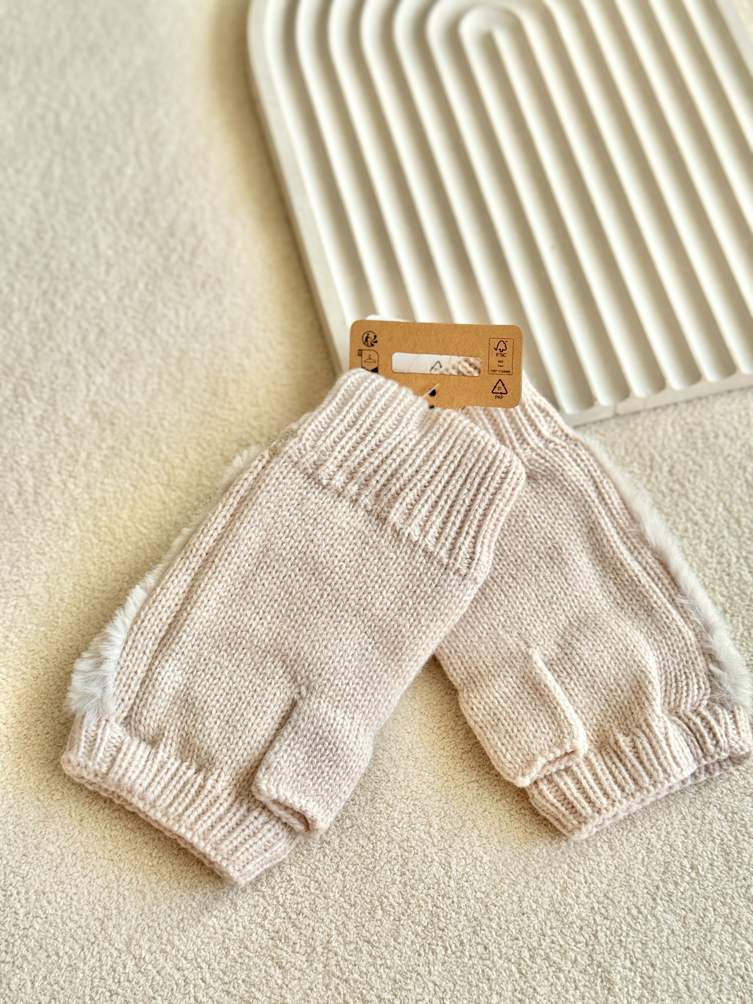 دستکش صورتی